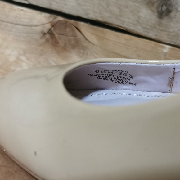 Vince Camuto Patent Beige Sariah Heels size 6.5 - Picture 14 of 14